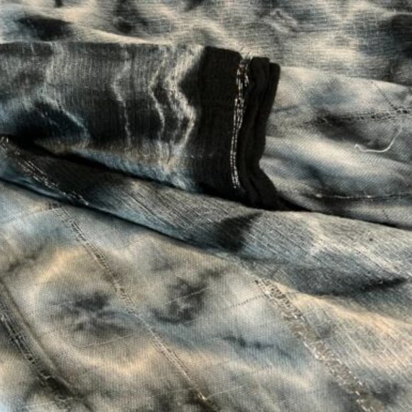 Blue Grey and White Lightweight Scarf NWT - Picture 6 of 8